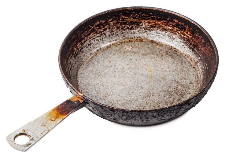 Quelles sont les astuces pour réussir le nettoyage de votre poêle en inox ?