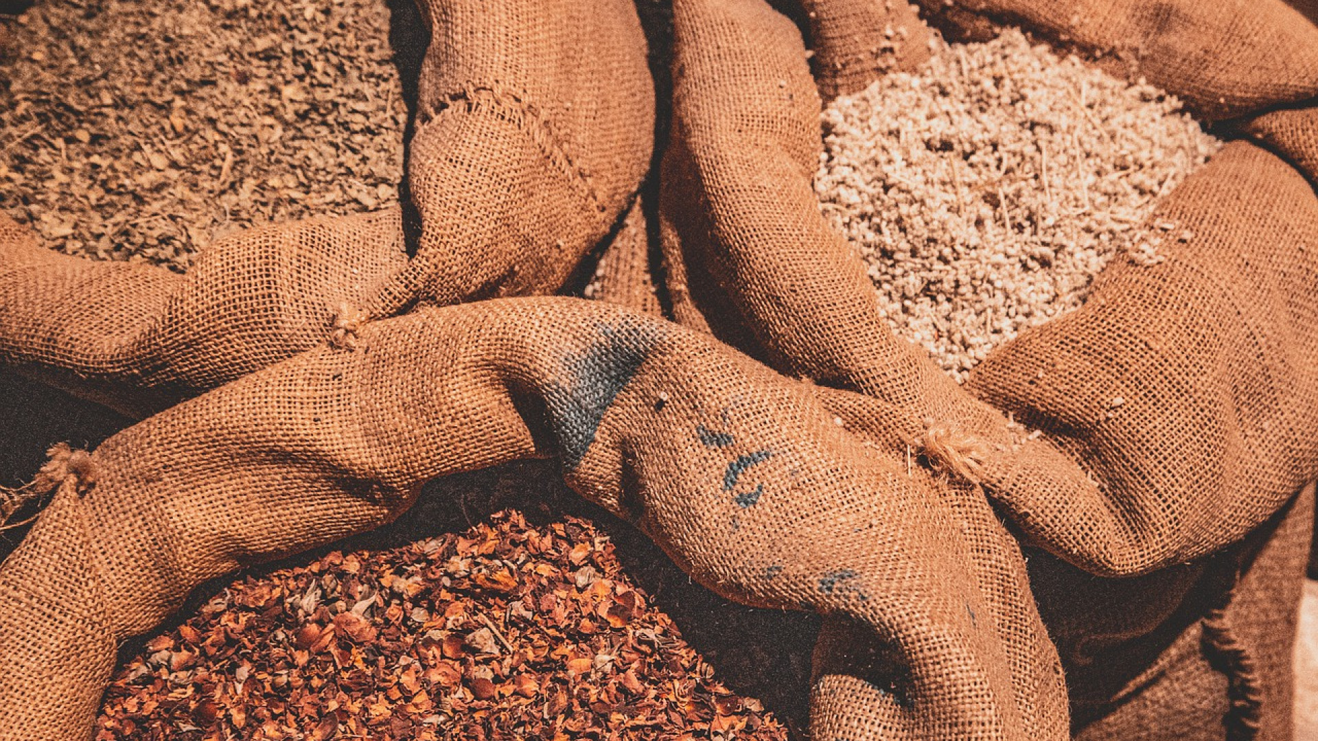Les sacs de café en toile de jute : créez vous-même vos éléments de ...