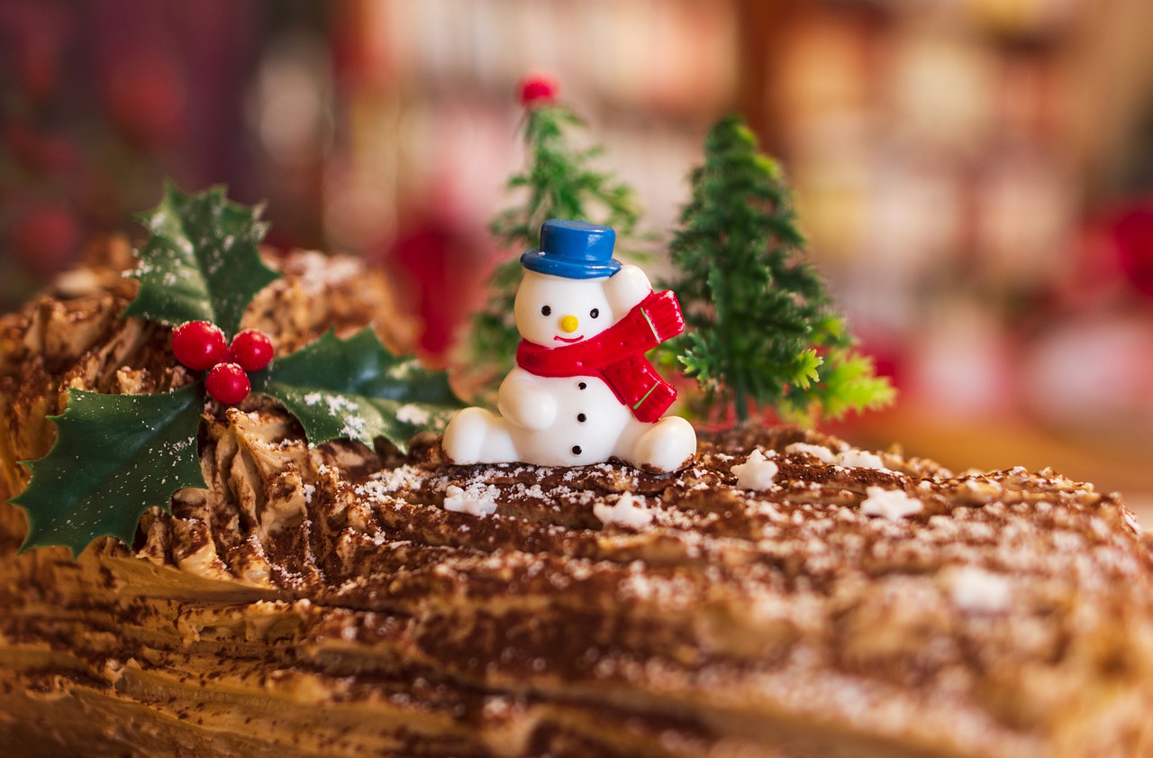 une bûche de Noël avec des bonbons Haribo